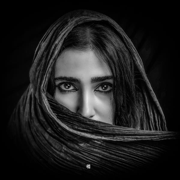 هنر عکاسی محفل عکاسی رخساره شجاع الدین #عکاسی_دراماتیک از مجموعه #شالهای_رنگی