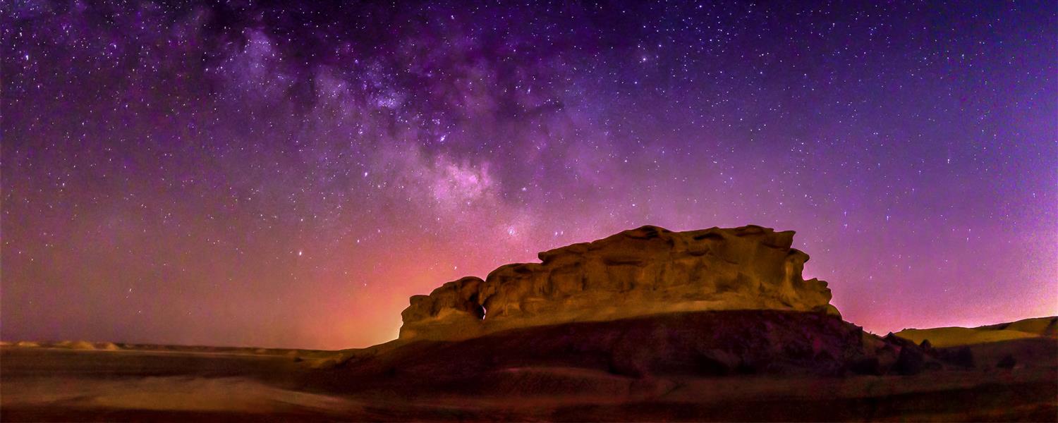 هنر عکاسی محفل عکاسی مصطفی بشری تماشای زیبایی #کویر و #دشت های وسیع در #شب بسیار بسیار #لذت بخش است و #عکاسی از #کهکشان راه شیری این لذت را چند برابر می‌کند.