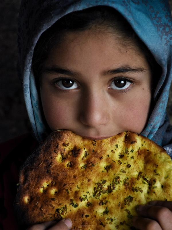 هنر عکاسی محفل عکاسی فاطمه طاهری #روستا
#پختن نان
#کودک