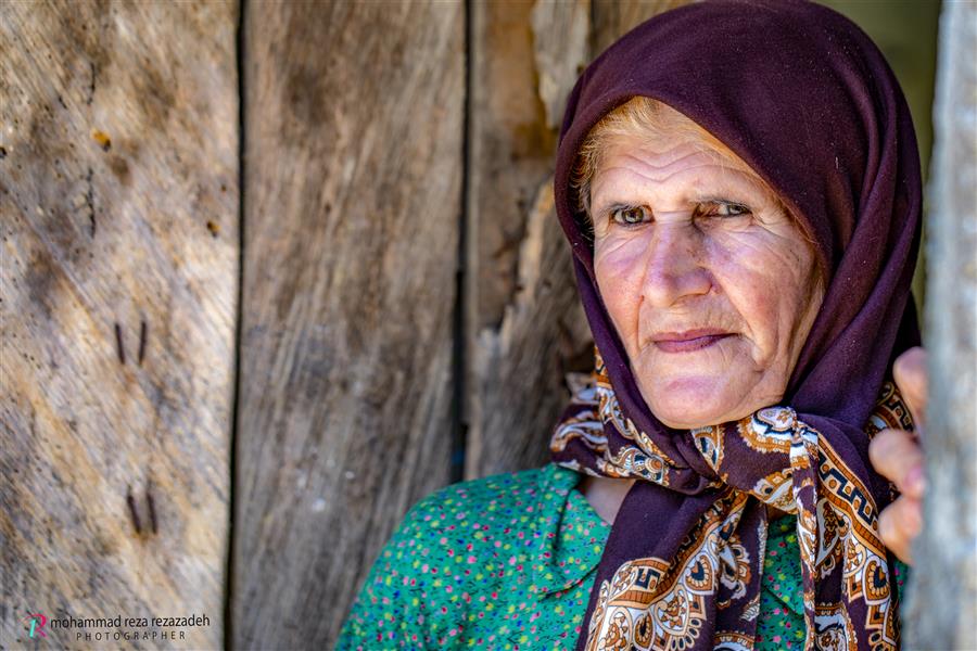 هنر عکاسی محفل عکاسی محمدرضا رضازاده زن روستایی درشهرستان لنگرود