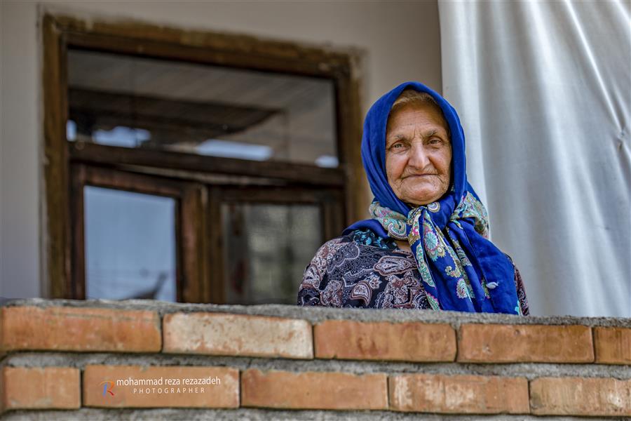 هنر عکاسی محفل عکاسی محمدرضا رضازاده زن روستایی درشهرستان لنگرود