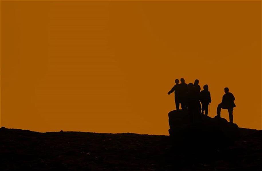 هنر عکاسی محفل عکاسی امین غلامی #رفاقت
#کودکان روستای فرزه روی یک تپه در افغانستان #مستند اجتماعی