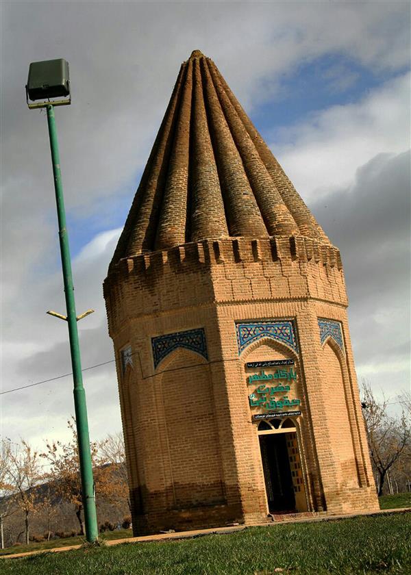 هنر عکاسی محفل عکاسی حمیدبیاتی استان همدان.شهرستان تویسرکان.بقعه حضرت حیقوق نبی(علیه السلام)
