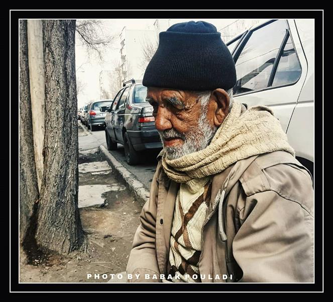 هنر عکاسی محفل عکاسی ّبابک پولادی_فراز نوع اثر عکاسی، عکاسی مستند اجتماعی است که یه نوع حرفه ی کاری در شاخه ی عکاسی به دونبال سوژه و روایت حال درونی و برونی اقشار جامعه که به امورات کسب و کار روزمره ی خود می پردازند.
عکس،عکاسی
عنوان اثر:دست فروش
سایز اثر:70×50
سال تولید:۹۸
عکس#عکاسی#عکاسی هنری#مستند اجتماعی#