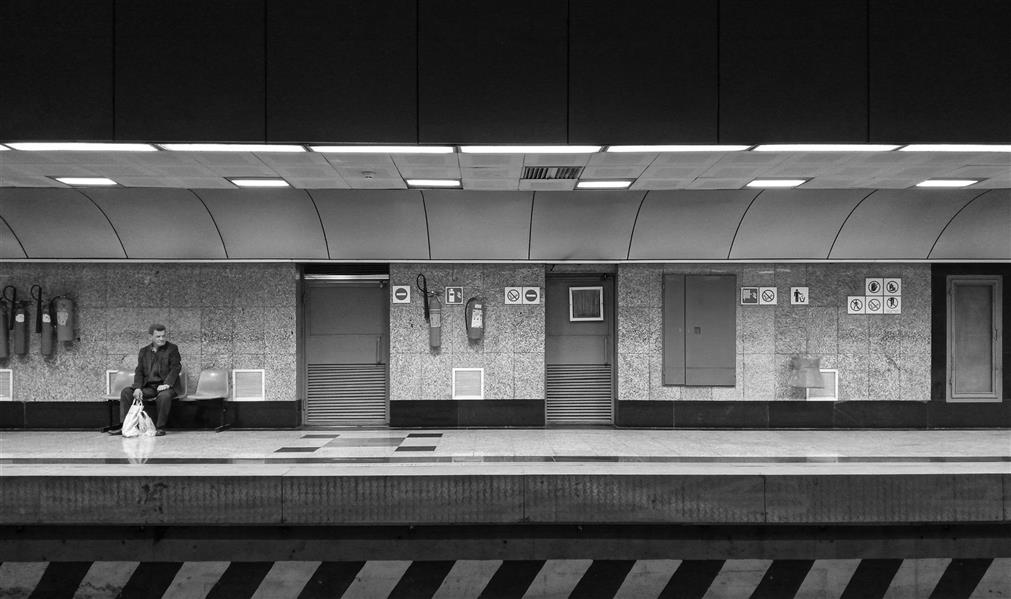 هنر عکاسی محفل عکاسی pouriamarhamati یک ادم عادی در یک لحظه عادی

#خیابان #مترو #ادم  #street  #people #blackandwhite #underground #انسان #مود #کانسپچوال
