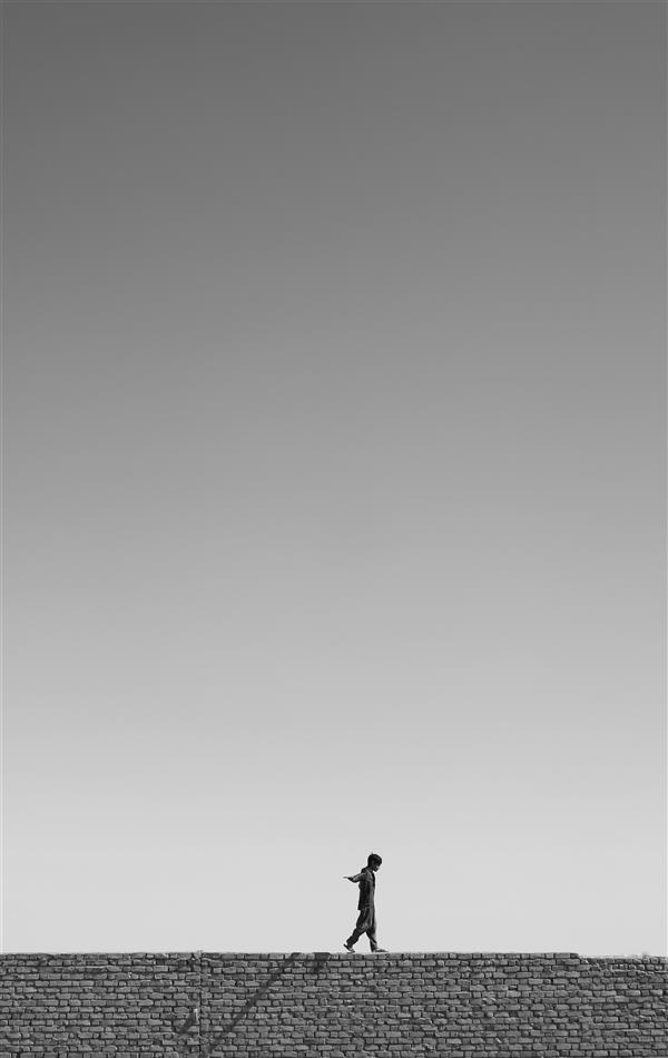 هنر عکاسی محفل عکاسی hosseinnaderi  نام اثر : پرواز
۱۴۰۰ _ حسین نادری 
#ضدنور #سیاه_سفید #مستنداجتماعی #اجتماعی #خیابانی #مفهومی #مینیمال