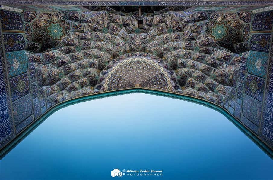 هنر عکاسی محفل عکاسی علیرضا ظهیری سروری نمایی متفاوت از طاق ورودی مسجد امام (مسجد شاه)  اصفهان