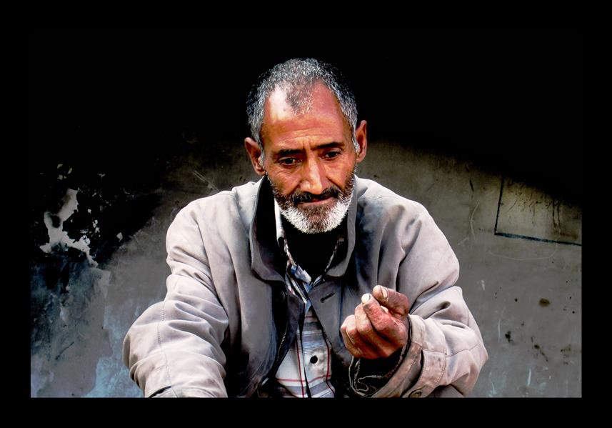 هنر عکاسی محفل عکاسی مرتضی صیادی گاهی دست‌هایی که خالی‌اند، پرترین درس‌ها را در خود پنهان دارند؛ انسان وقتی بزرگ می‌شود که ارزش چیزهای کوچک را بفهمد.
#عکاسی