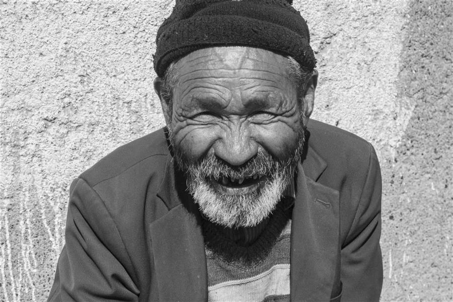 هنر عکاسی محفل عکاسی حنانه جهان یار Photowalk mashhad 2017 
بلوار گلشهر مشهد پرتره پیر مردی خوش قلب