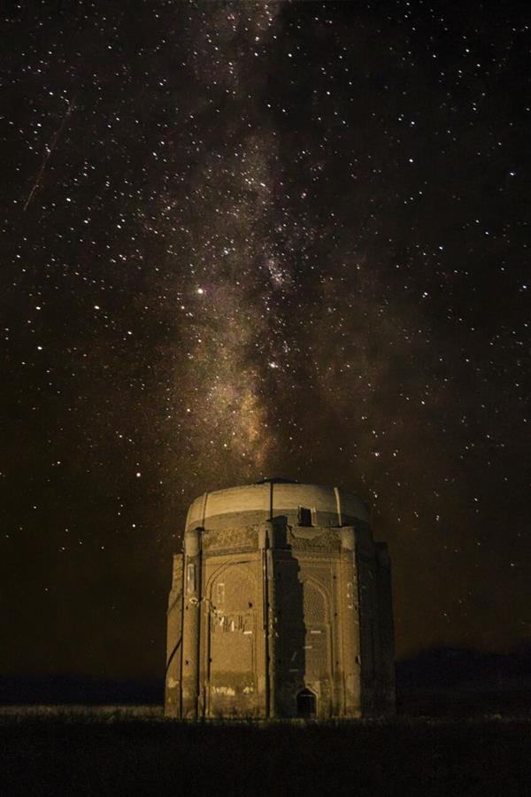 هنر عکاسی محفل عکاسی مینا‌ باقری کهکشان بر فزار برج های خرقان