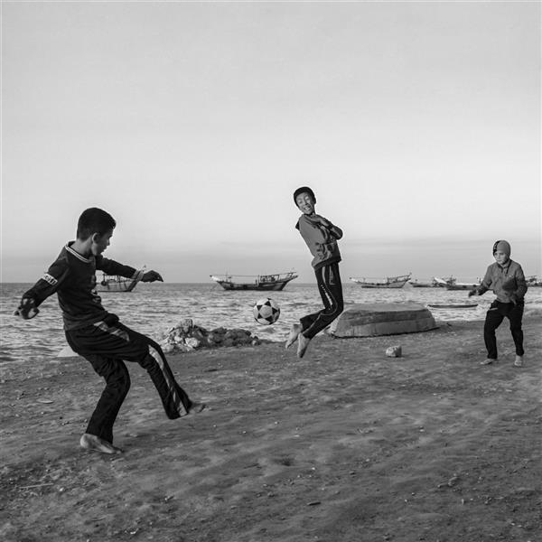 هنر عکاسی محفل عکاسی کوروش زنگویی #فوتبال بازی پابرهنه کودکان جزیره شیف بوشهر