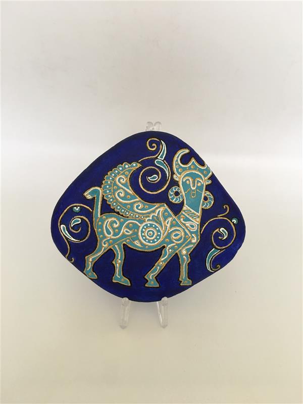 هنر نقاشی و گرافیک محفل نقاشی و گرافیک پگاه شاکرمی نقاشی روی سنگ ترکیب مفرغ لرستان و فرش ایرانی