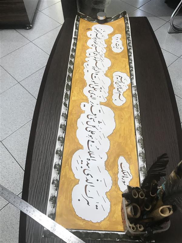 هنر خوشنویسی محفل خوشنویسی مشیری مقوای ضخیم بارنگ طلایی زمینه
بهمراه سوره الملک آیات ۱ و ۲ قرآن کریم به تحریر درآمده .زمان تحریر
۴۰۰/۱/۲۸ - مشیری