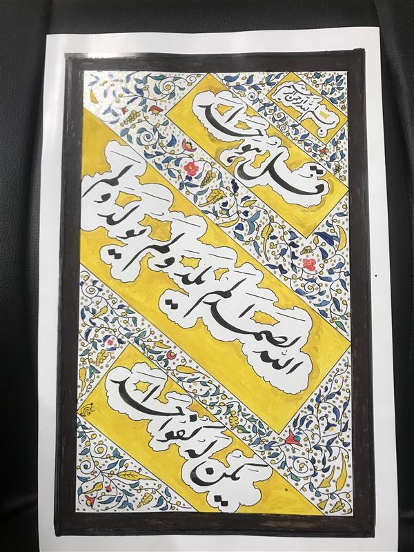هنر خوشنویسی محفل خوشنویسی مشیری سوره اخلاص به همراه تذهیب توسط
خودم حاشیه کلمات با رنگ زرد به تزیین در آمده است .تاریخ تحریر ۴۰۰/۸/۷ -مشیری