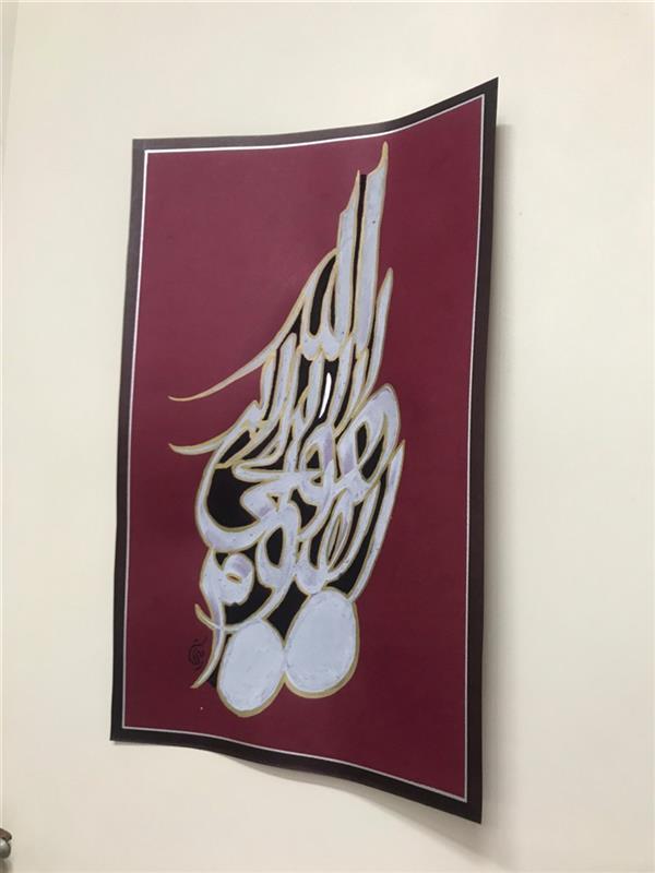 هنر خوشنویسی محفل خوشنویسی مشیری ابعاد ۳۱*۵۰
با مرکب سفید و زمینه مداد کنته به تحریر در آمده است
نوشته الله لا اله الا هو الحی القیوم