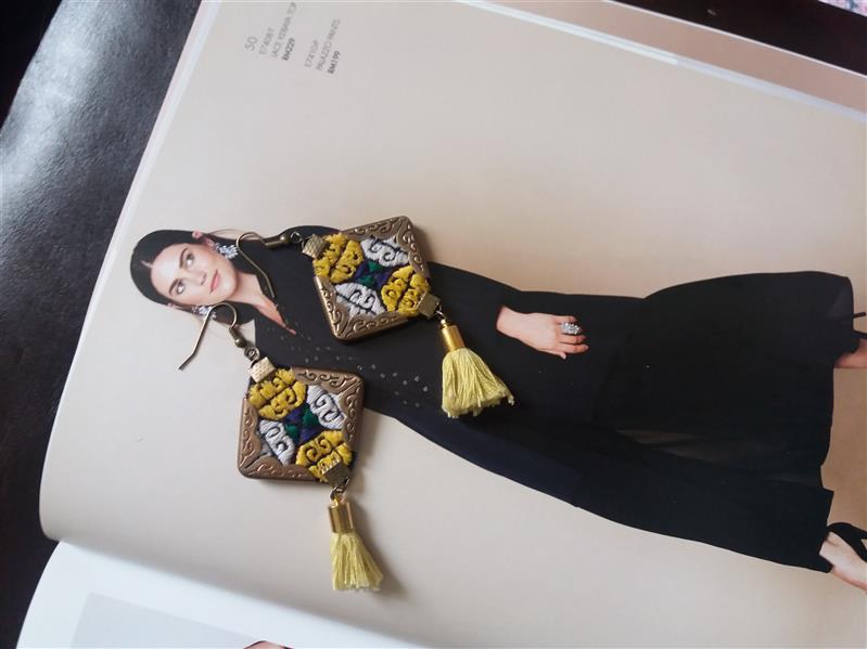 هنر سایر محفل سایر هنر ها Maralim_handmade گوشواره سوزندوزی شده مارالیم 
مدل خورشید 💛
تماما کار دست 
#گوشواره #دستدوز #زیورالات #اکسسوری #سوزندوزی #هدیه #کادو