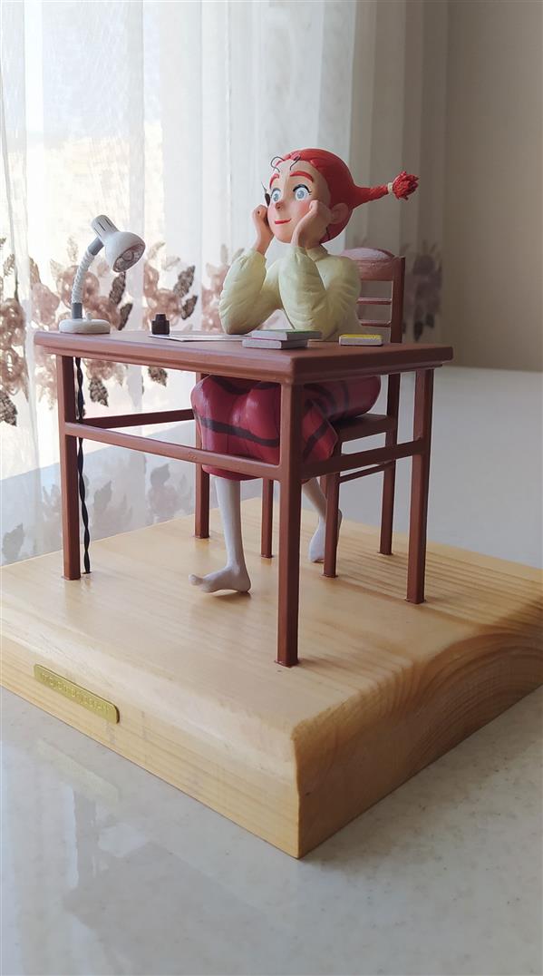 هنر سایر محفل سایر هنر ها مجید مهجور مجسمه جودی آبوت
ابعاد 21 در 21 سانتیمتر
متریال : خمیر هوا خشک
چراغ مطالعه روشن میشود.