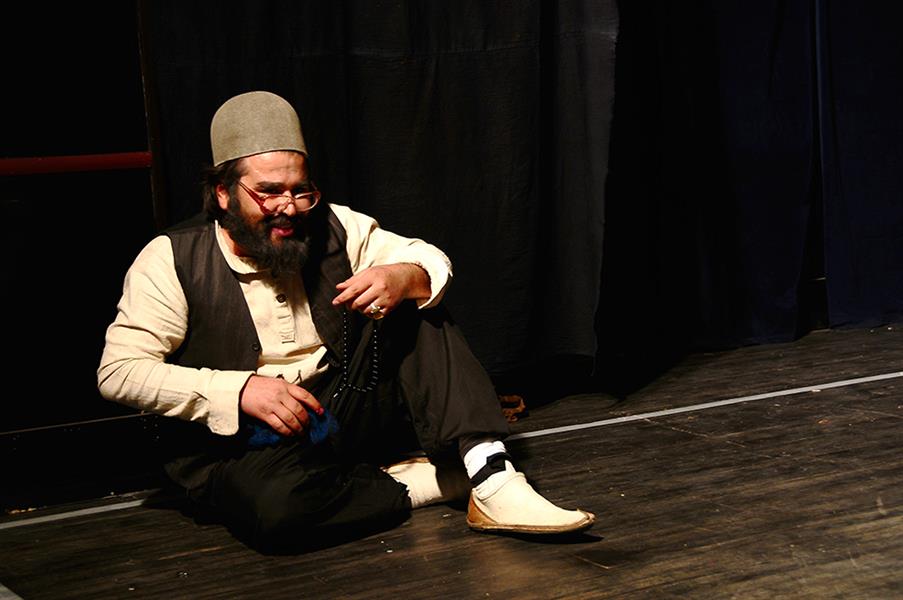 هنر سایر محفل سایر هنر ها  key mahmoud khoramazadi بازی در نقش دایی، نمایش گامووه.نویسنده امیر حسین نوروزی و کارگردان خودم.