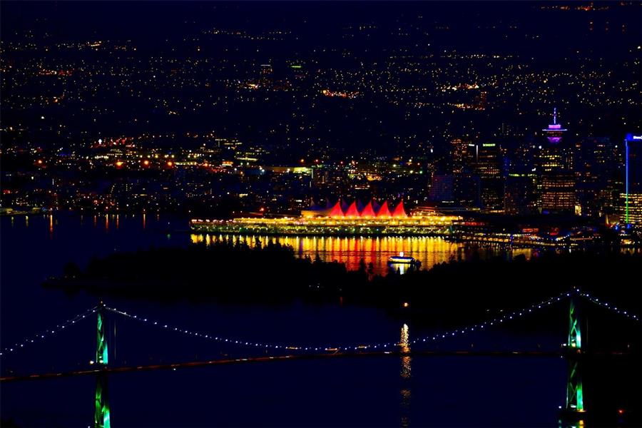 هنر عکاسی عکاسی در شب Mohammad shahidian ونکوور کانادا، پل "دروازه شیرها(Lions gate bridge)"