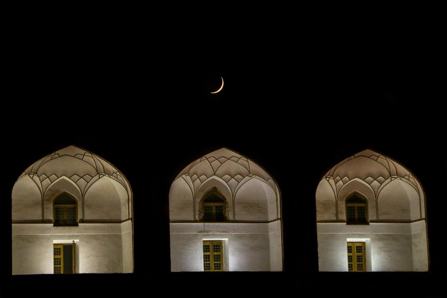 هنر عکاسی عکاسی در شب Masoud razeghi ماه در نصف جهان