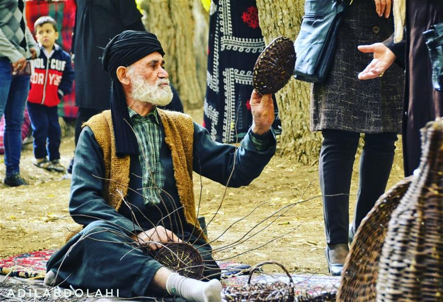 هنر عکاسی عکاسی فرهنگ ایرانی عادل عبدالهی درست کردن سبدو صافی توسط پیرمرد هورامی