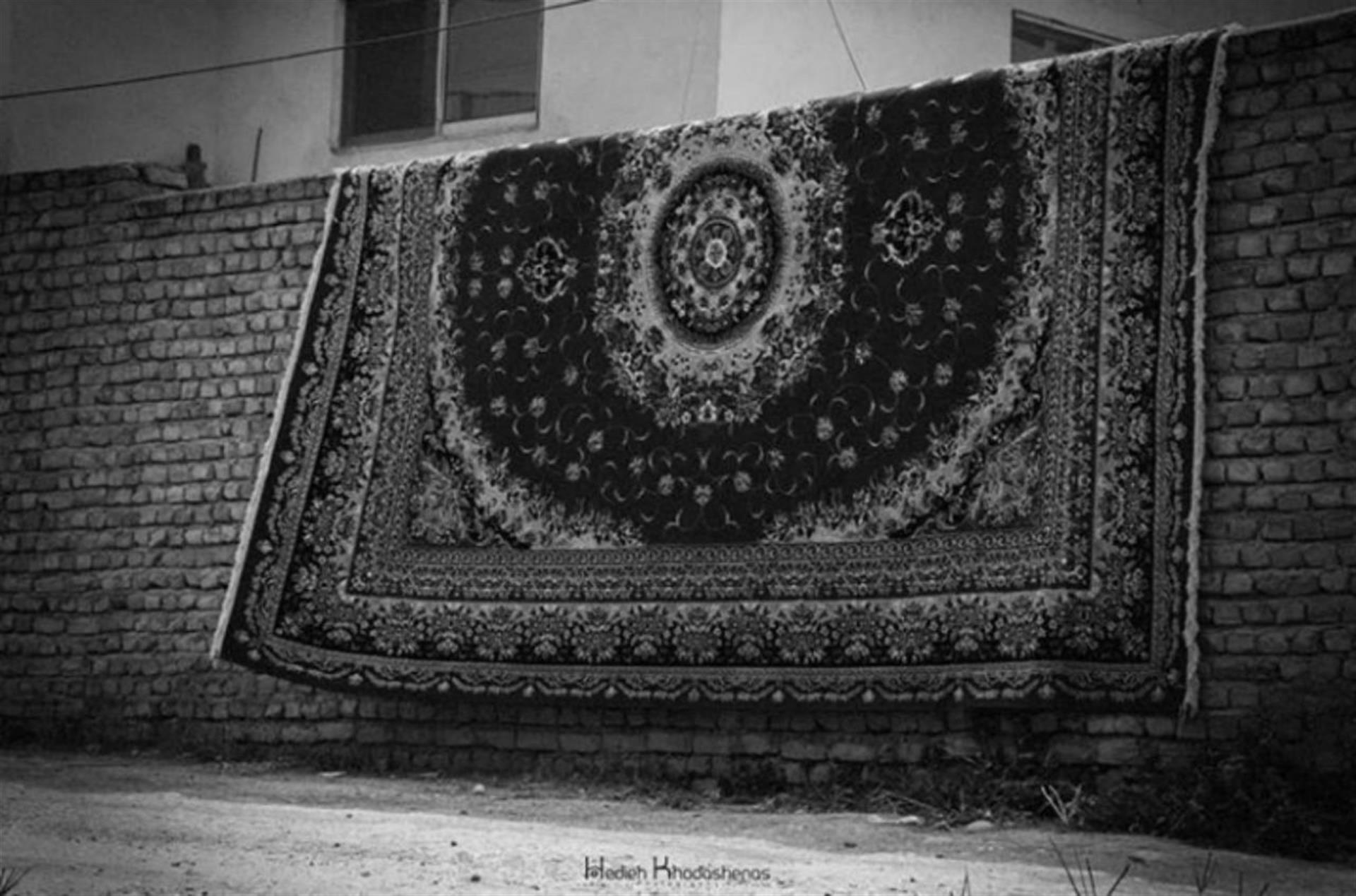 هنر عکاسی محفل عکاسی هدیه خداشناس یادش بخیر خانه مادربزرگ و شستن #فرش چه صفایی داشت. از آن روزها فقط چند تکه عکس و خاطرات خاک خورده باقی مانده...
#خانه_مادربزرگ