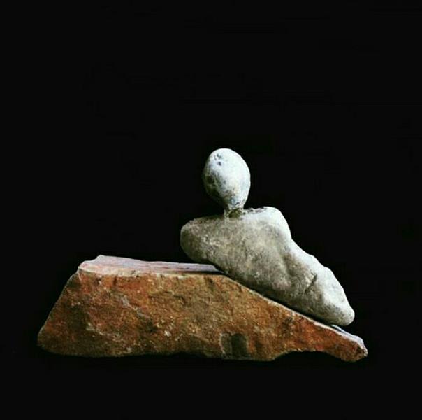 Ashkan Malekpour Rilex in front of the dark ocean
Sculpture of stone

#stone_wood_art  
#Ashkan_malekpour

#اشکان_ملک_پور 

طول 20 سانتیمتر
عرض 5 سانتیمتر 
ارتفاع 15 سانتیمتر
